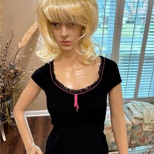 STUNNING & ELEGANT TOP IN MINT CONDITION